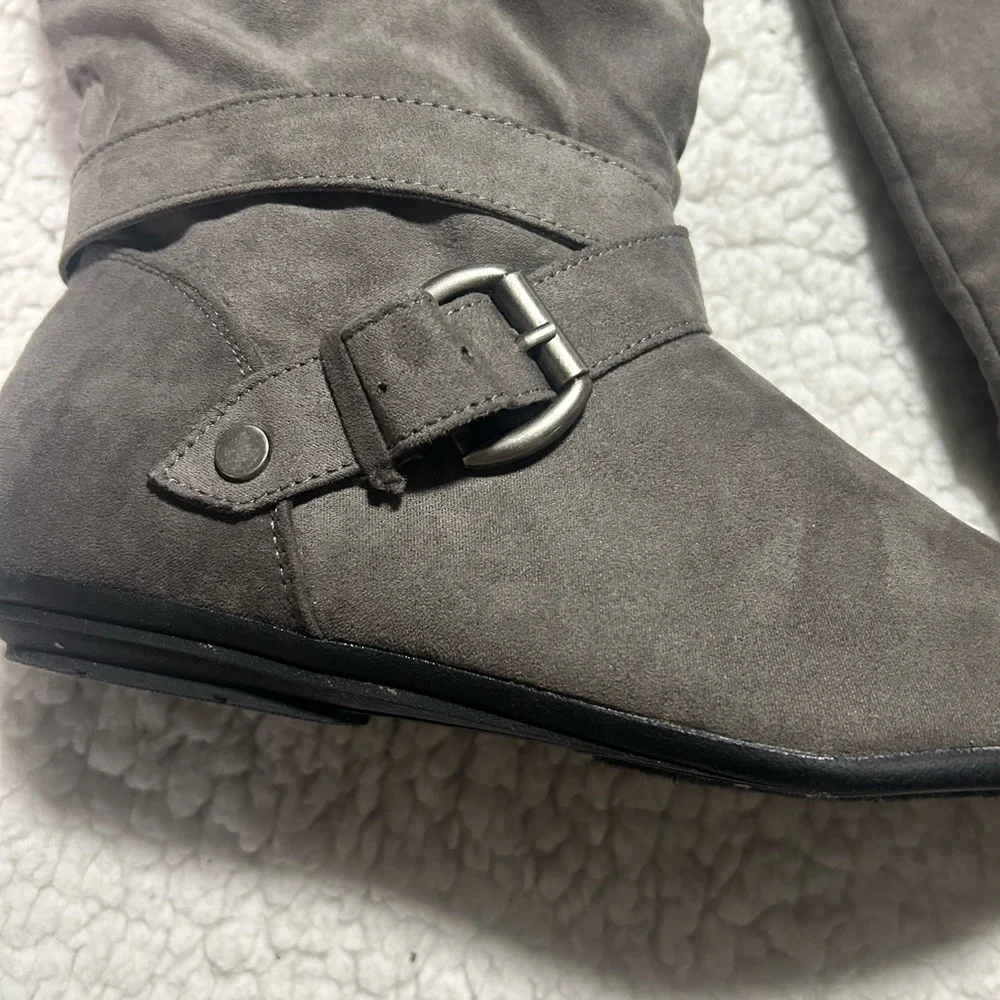 NEW WOT Rampage Stylish Gray Women's Boots - Picture 3 of 10